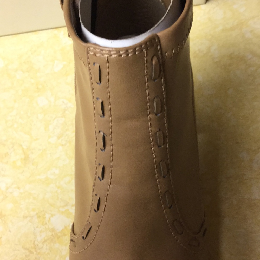 St John’s Bay Gigi Camel Ankle Boots w 2 “ Heel - Picture 6 of 8
